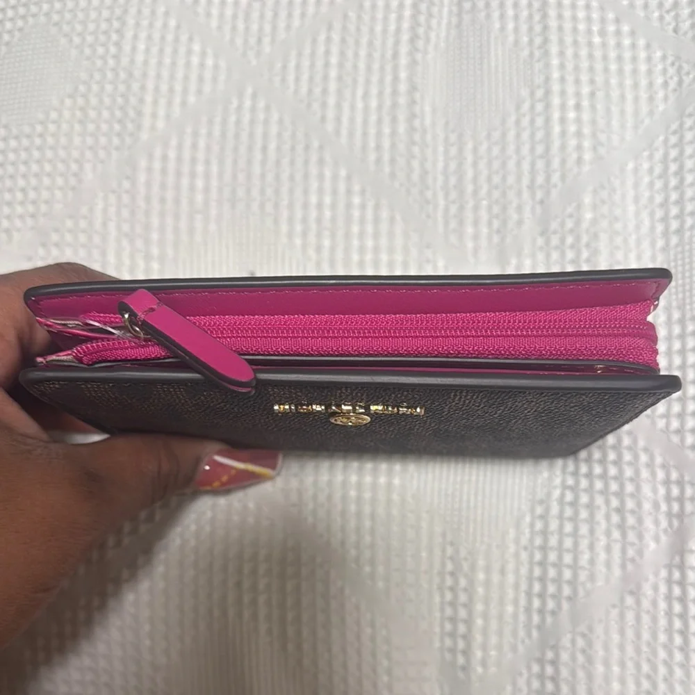 Michael Kors Monogram Wallet - Picture 3 of 4